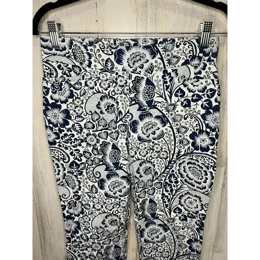 Chico's Women's Petite Paisley‎ Cropped Pants Blue Size 00P(Chicos) or 2P